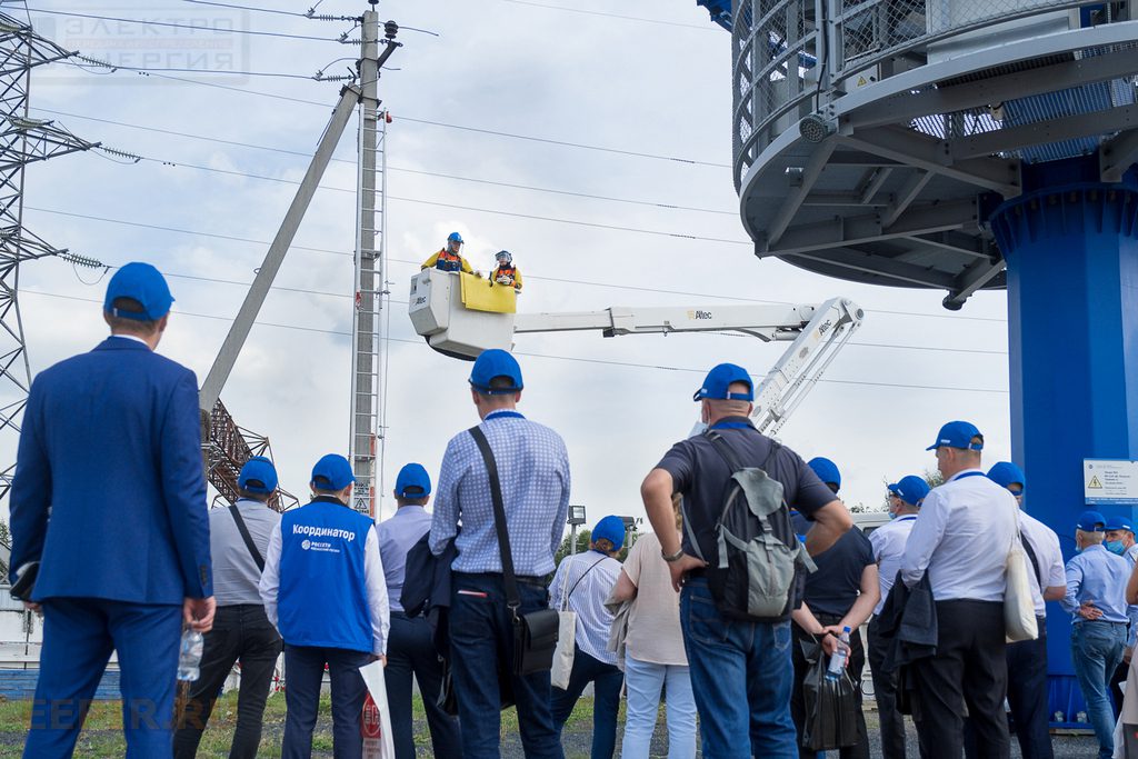 ОАО «Сетевая компания»: Замена штыревого изолятора и колпачка на промежуточной опоре ВЛ 10 кВ с применением автогидроподъемника изолирующего (АГПИ) — работа под напряжением. 25 – 27 августа 2020 г., Моск. область, г. Балашиха, Полигон ПС 157 «Горенки»

