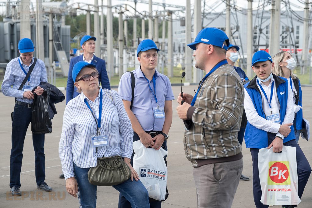 ОАО «Сетевая компания»: Замена штыревого изолятора и колпачка на промежуточной опоре ВЛ 10 кВ с применением автогидроподъемника изолирующего (АГПИ) — работа под напряжением. 25 – 27 августа 2020 г., Моск. область, г. Балашиха, Полигон ПС 157 «Горенки»

