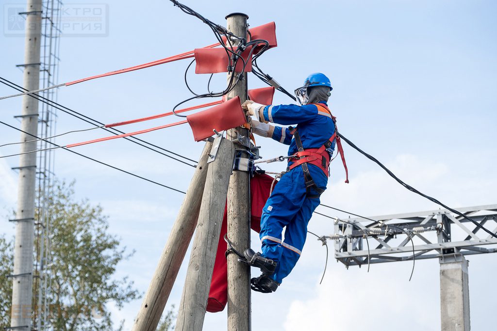 ОАО «Сетевая компания»: Монтаж и подключение ответвления 0,4 кВ, выполненное СИП, к зданию от ВЛ 0,4 кВ — работа под напряжением. 25 – 27 августа 2020 г., Моск. область, г. Балашиха, Полигон ПС 157 «Горенки»
