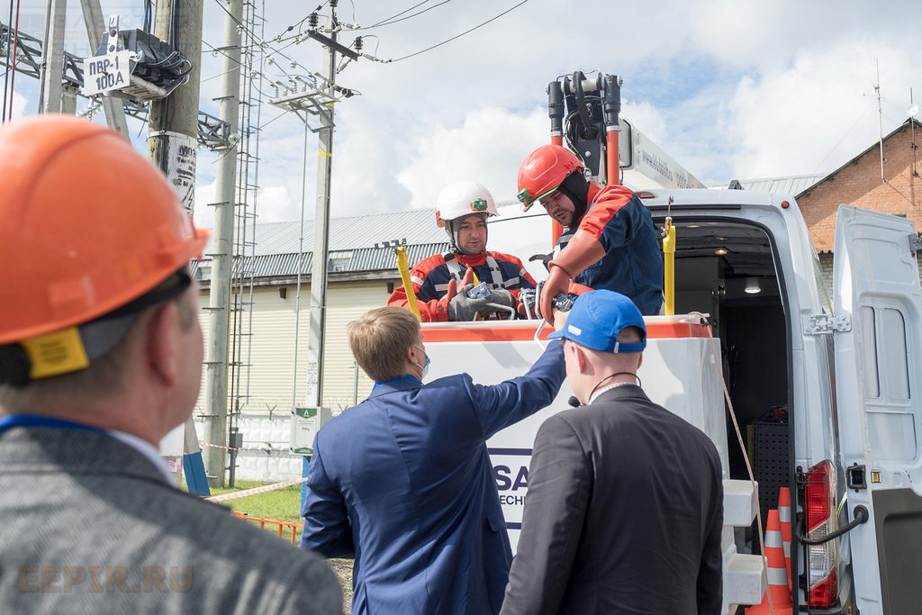 Компания «НИЛЕД» и SFE (Франция): Установка адаптеров для наложения переносного защитного заземления при помощи оперативных штанг без снятия напряжения. 25 – 27 августа 2020 г., Моск. область, г. Балашиха, Полигон ПС 157 «Горенки»
