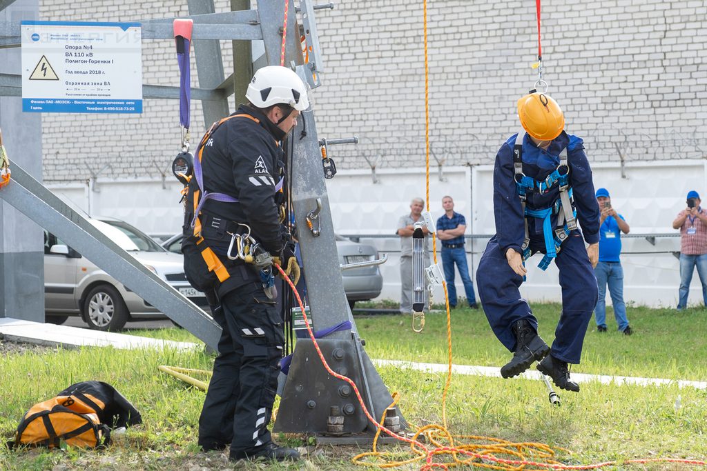 Технологии подъема на опору ЛЭП 110 кВ и спуска пострадавшего с нее. 25 – 27 августа 2020 г., Моск. область, г. Балашиха, Полигон ПС 157 «Горенки».
