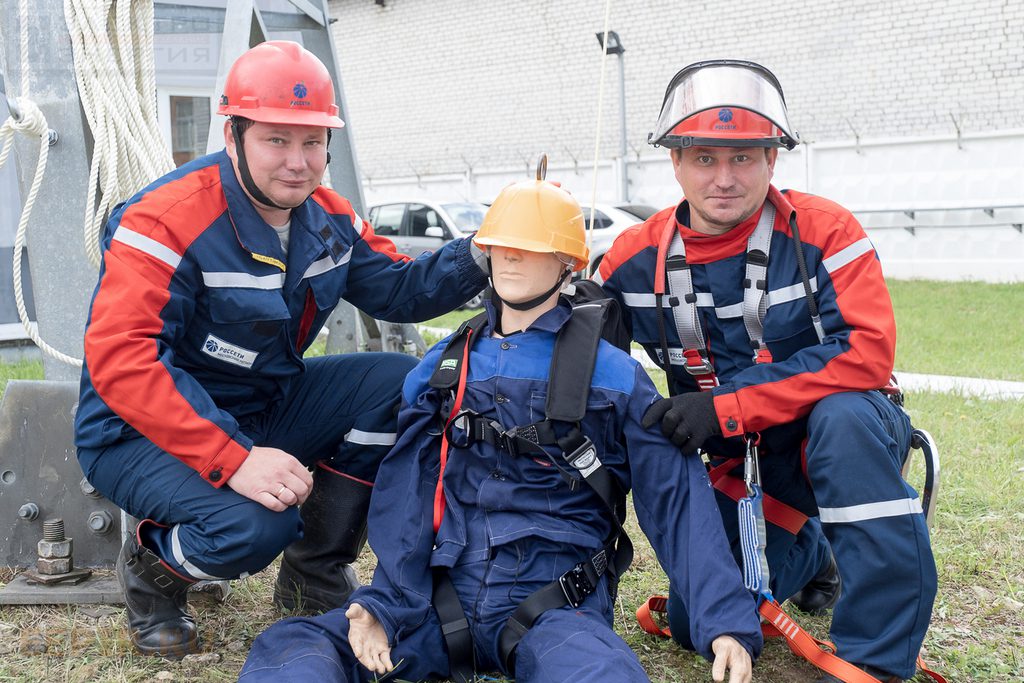 Технологии подъема на опору ЛЭП 110 кВ и спуска пострадавшего с нее. 25 – 27 августа 2020 г., Моск. область, г. Балашиха, Полигон ПС 157 «Горенки».
