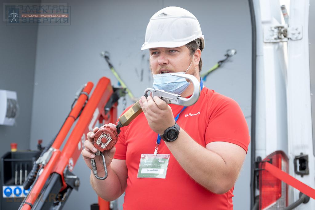 На испытаниях электрозащитных средств и средств индивидуальной защиты