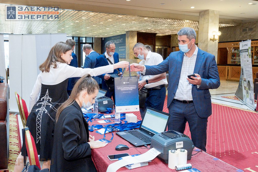 На VI Всероссийской научно-технической конференции «Развитие и повышение надежности эксплуатации распределительных электрических сетей»