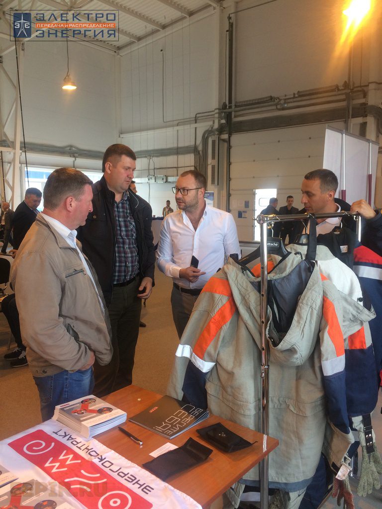 В Терволово обсудили перспективы работ на электрических сетях без снятия напряжения фото