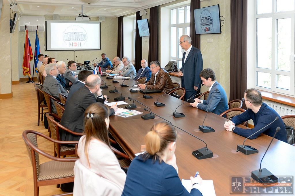 На стратегической сессии “Цифровизация в электросетевом комплексе. Цели и задачи. Подходы и мнения”