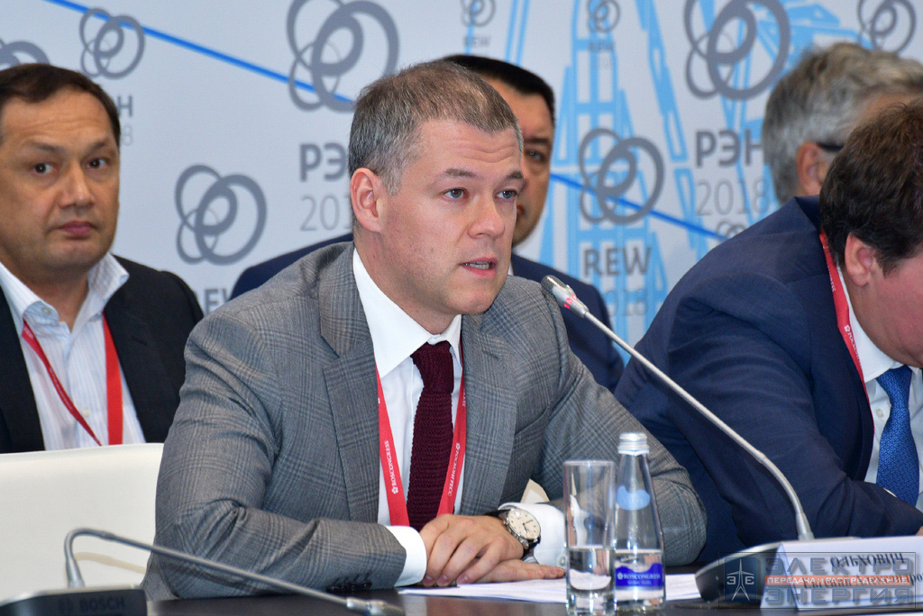 Евгений Ольхович - заместитель генерального директора по стратегическому развитию ПАО «Россети», Дмитрий Гвоздев - Главный инженер ПАО «Россети»
