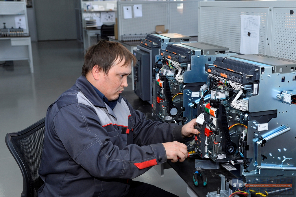 Визит делегации Минэнерго России и представителей энергетических компаний во главе с Заместителем Министра энергетики РФ Андреем Черезовым на производство АО «ЧЭАЗ»
