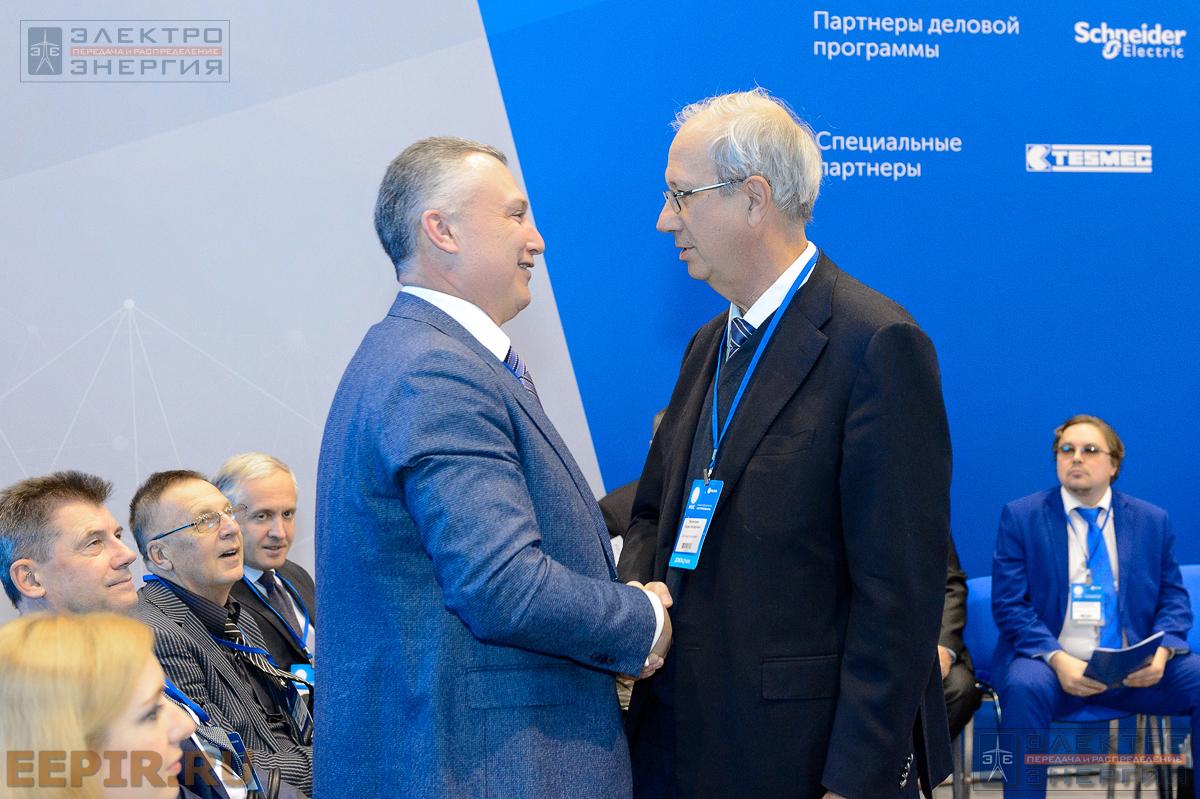 Славинский А.З. и Механошин Б.И. на IX заседании редакционного совета и коллегии журнала «ЭЛЕКТРОЭНЕРГИЯ. Передача и распределение» 5 декабря 2018 года, МФЭС, Москва, ВДНХ