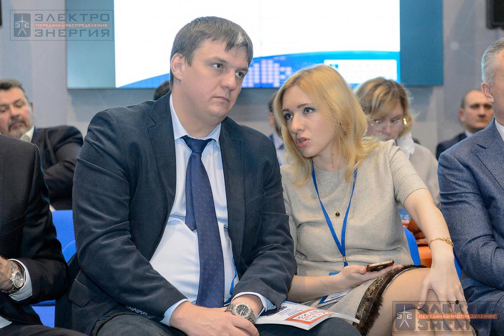 Тульский В.Н. и Кондратьева О.Е. на IX заседании редакционного совета и коллегии журнала «ЭЛЕКТРОЭНЕРГИЯ. Передача и распределение» 5 декабря 2018 года, МФЭС, Москва, ВДНХ